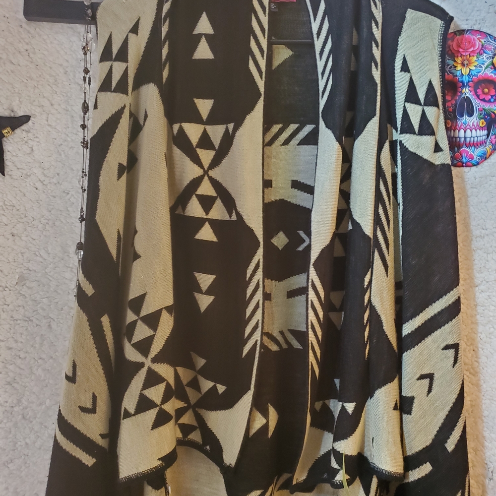Black and Cream Cardigan Final OFFER PRICE FIRM